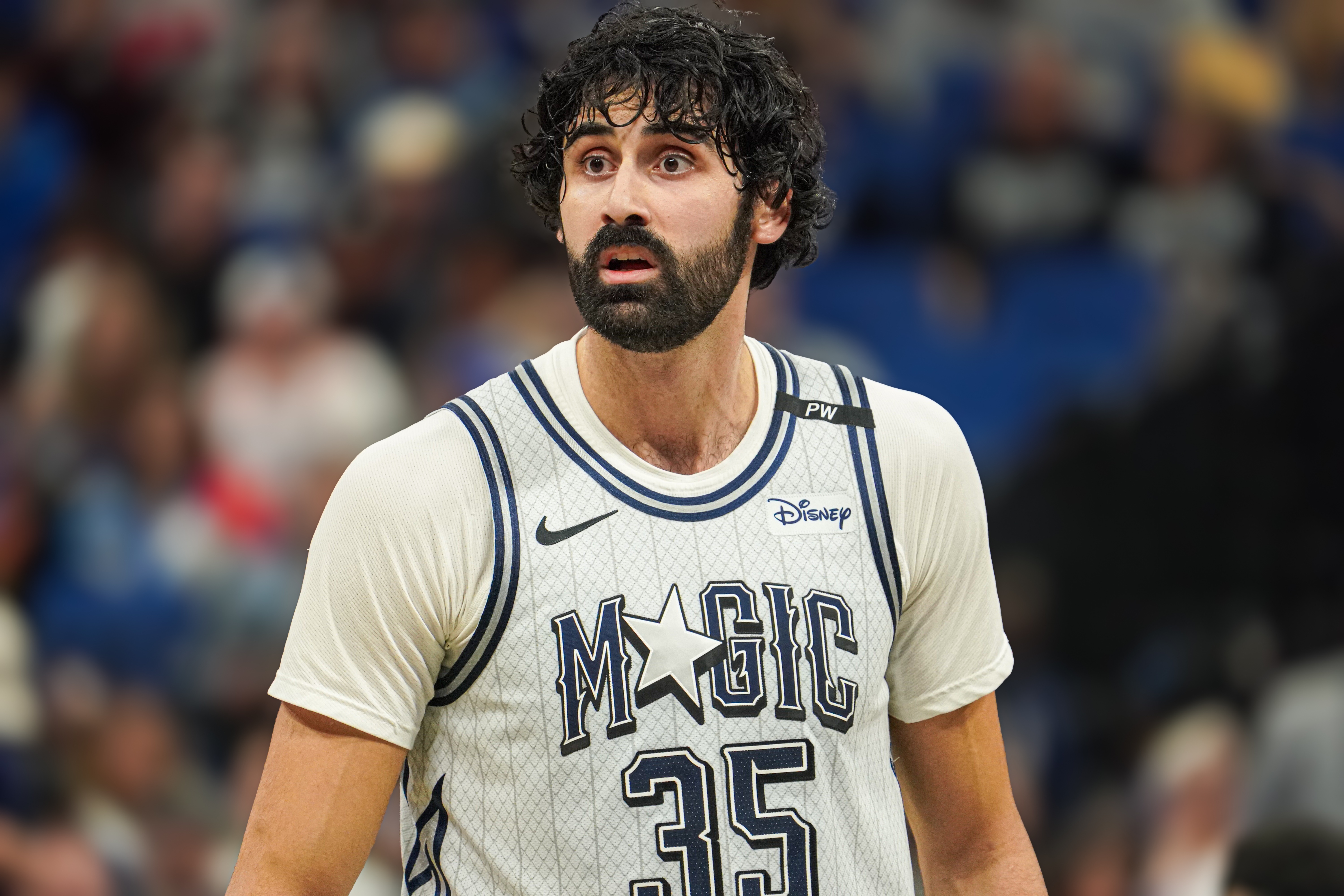 美记:随着大瓦格纳&小卡特都留队 竞争对手们开始询问比塔泽