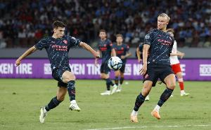 意媒:国米多次考察曼城外租科莫的中场佩罗内,转会费约1500万欧