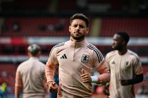 开云APP-罗马诺：维拉边后卫莫雷诺已通过赫罗纳体检并签约两年