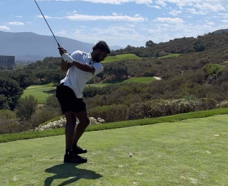 开云APP-追随父亲步伐？布朗尼更新社媒分享休赛期练习高尔夫球片段