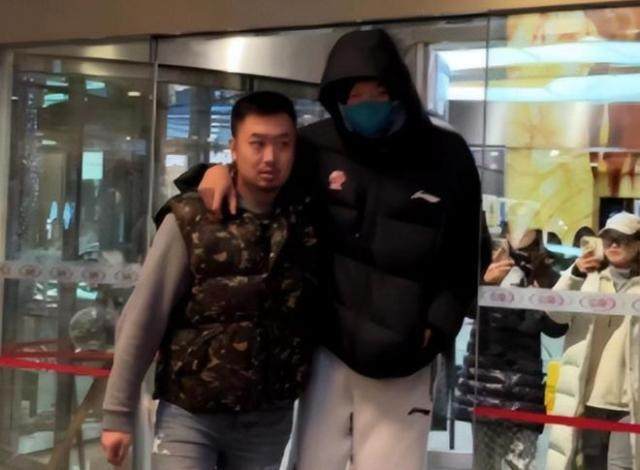 开云体育官网-【早报】天亮了？拉特克利夫13亿镑收购曼联25%股份！