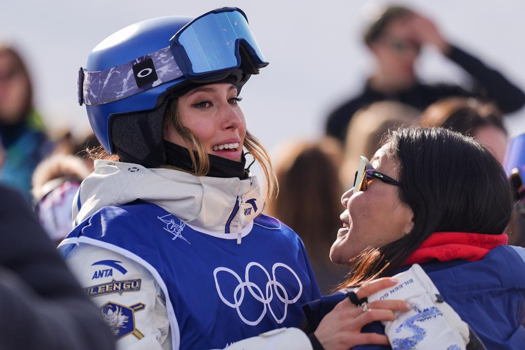 开云体育下载-深一度｜谷爱凌，一朵绽放女性风采的雪中玫瑰